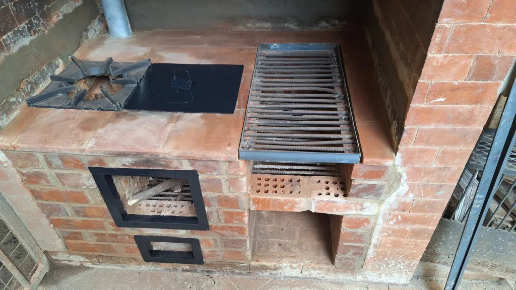 Brick barbecue and grill combo unit with steel fittings